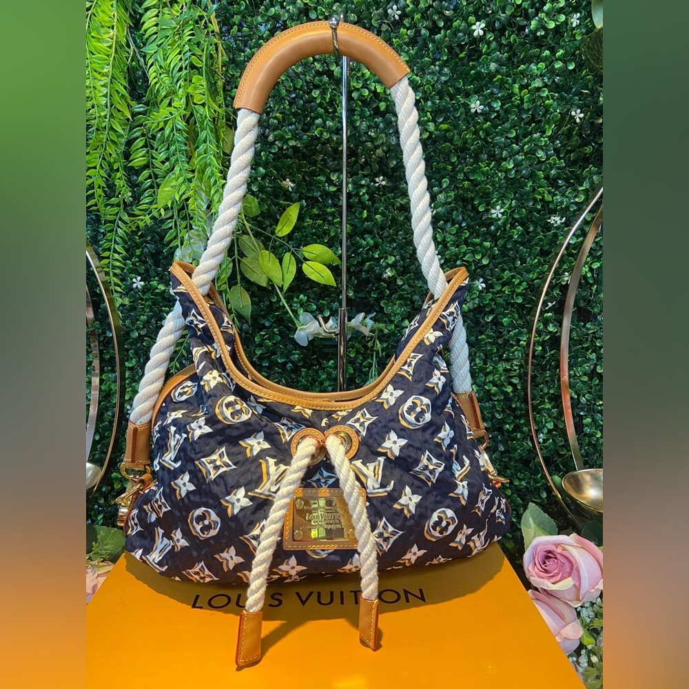 Limited edition Louis Vuitton Bulles MM bag